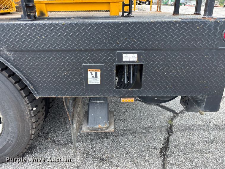 image for item FG0582 2009 International 7400 SBA bucket truck