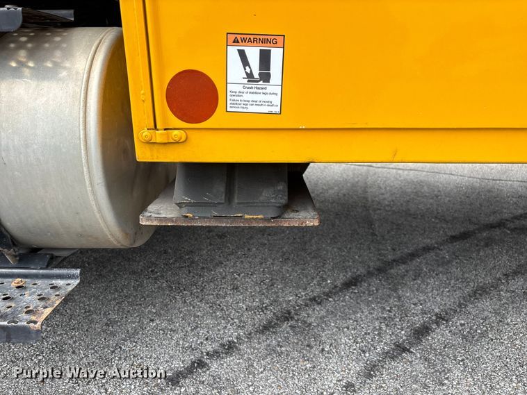image for item FG0582 2009 International 7400 SBA bucket truck