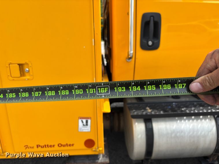 image for item FG0582 2009 International 7400 SBA bucket truck