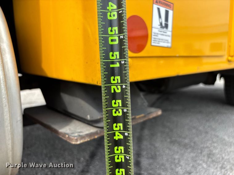 image for item FG0582 2009 International 7400 SBA bucket truck