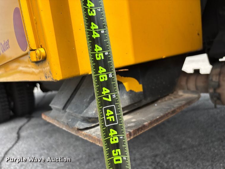 image for item FG0582 2009 International 7400 SBA bucket truck