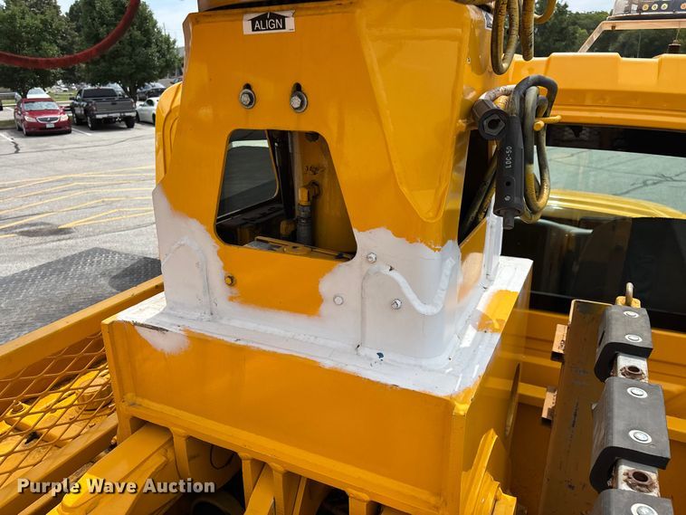 image for item FG0582 2009 International 7400 SBA bucket truck