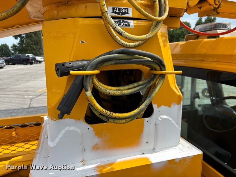 image for item FG0582 2009 International 7400 SBA bucket truck