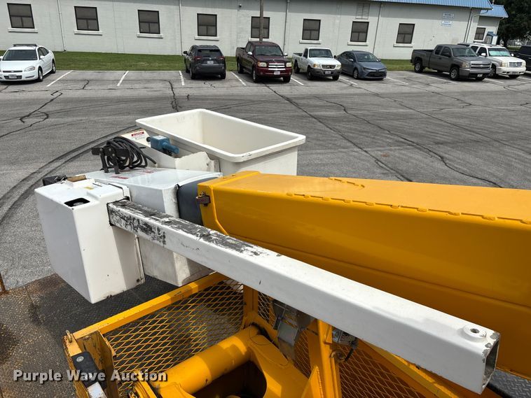 image for item FG0582 2009 International 7400 SBA bucket truck