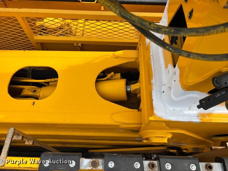 image for item FG0582 2009 International 7400 SBA bucket truck
