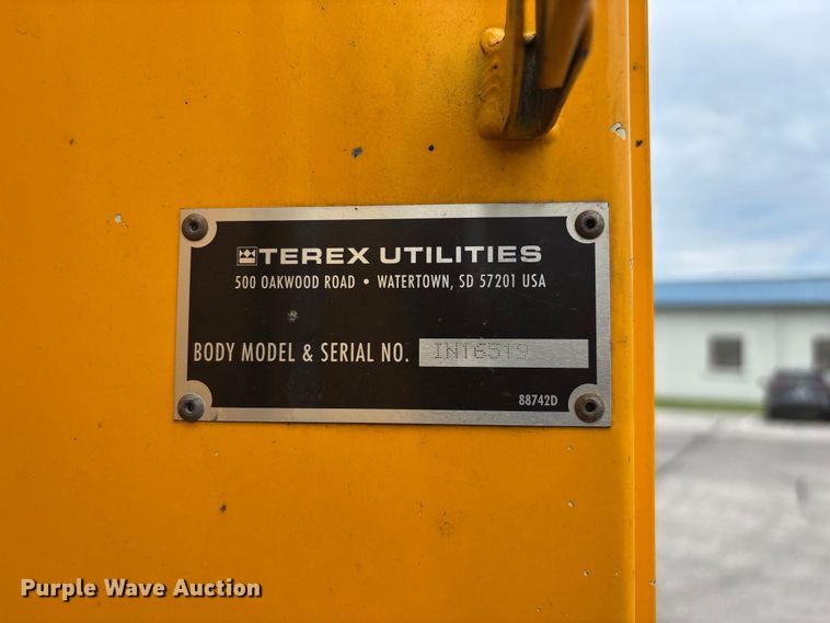 image for item FG0582 2009 International 7400 SBA bucket truck