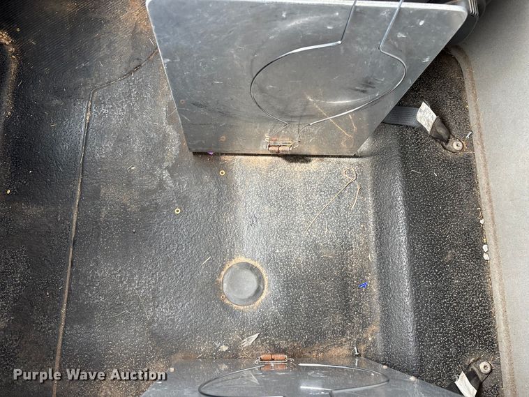 image for item FG0582 2009 International 7400 SBA bucket truck