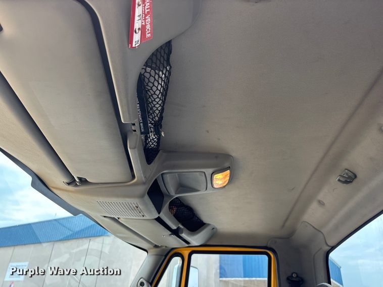image for item FG0582 2009 International 7400 SBA bucket truck