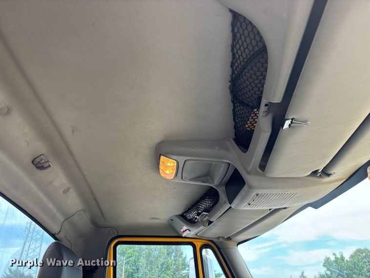 image for item FG0582 2009 International 7400 SBA bucket truck