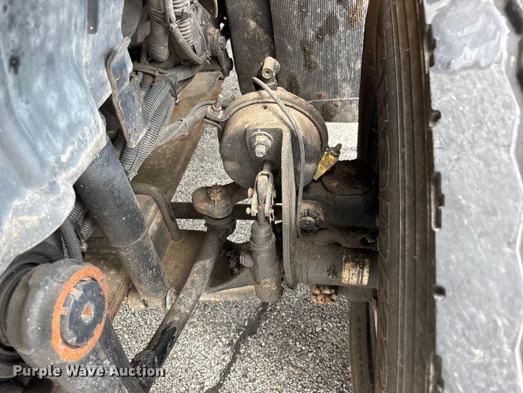 image for item FG0582 2009 International 7400 SBA bucket truck