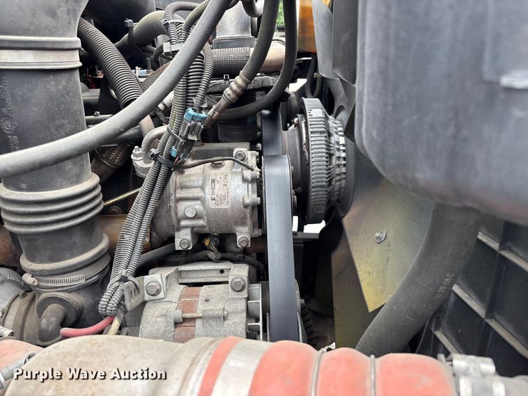 image for item FG0582 2009 International 7400 SBA bucket truck