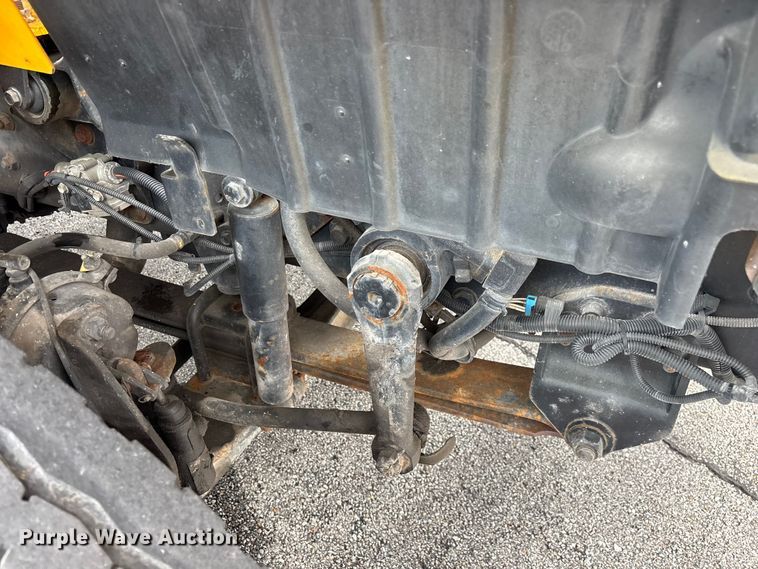 image for item FG0582 2009 International 7400 SBA bucket truck