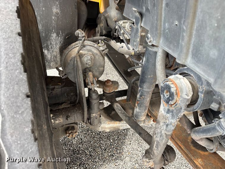 image for item FG0582 2009 International 7400 SBA bucket truck