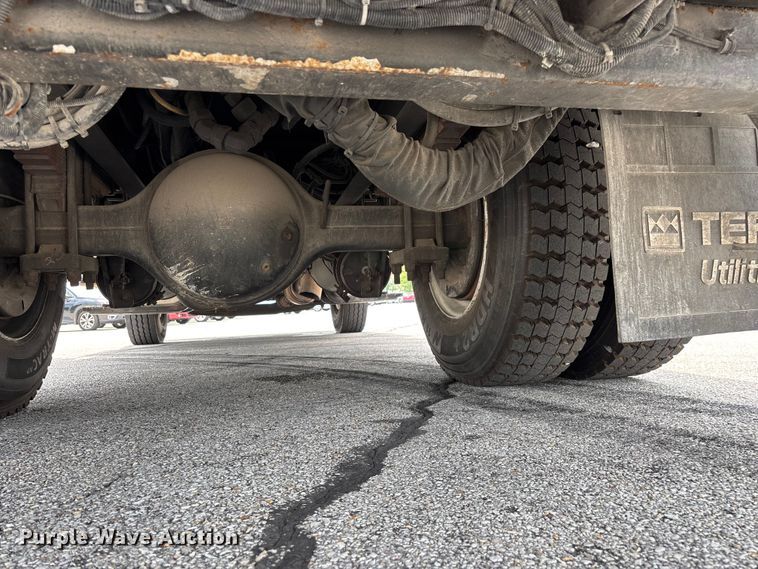 image for item FG0582 2009 International 7400 SBA bucket truck