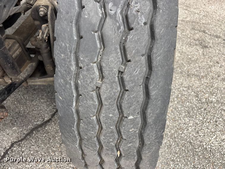 image for item FG0582 2009 International 7400 SBA bucket truck