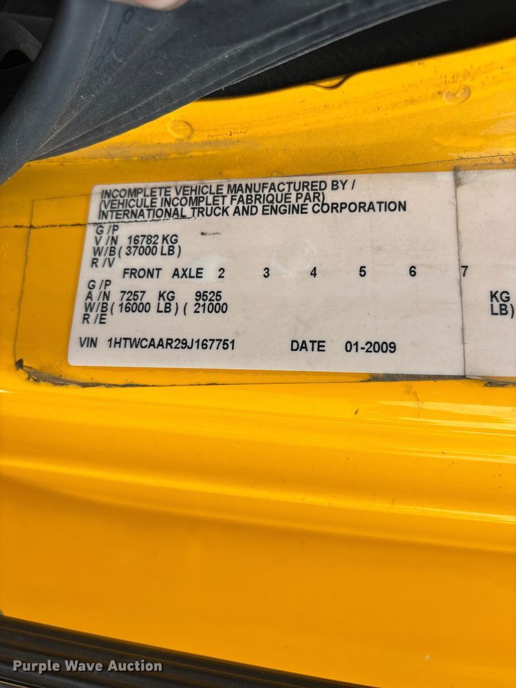 image for item FG0582 2009 International 7400 SBA bucket truck