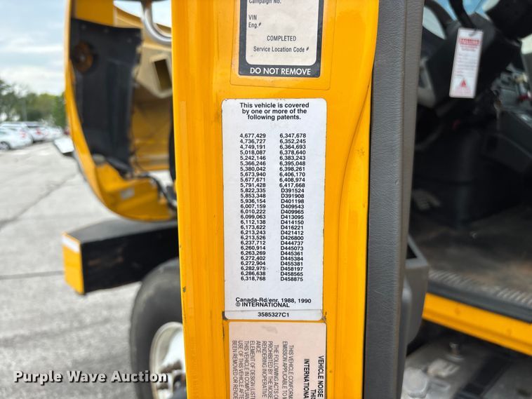 image for item FG0582 2009 International 7400 SBA bucket truck