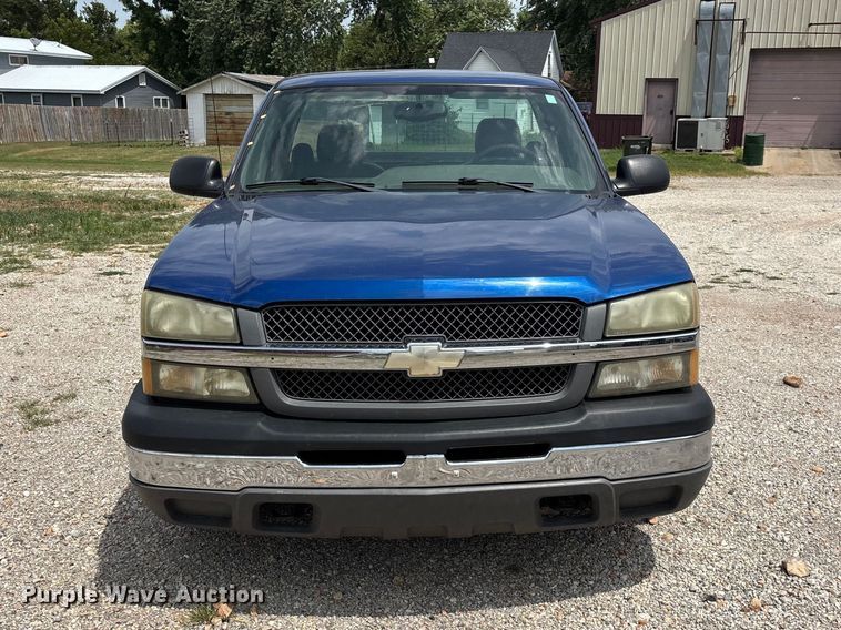 image for item FG0591 2004 Chevrolet Silverado pickup truck