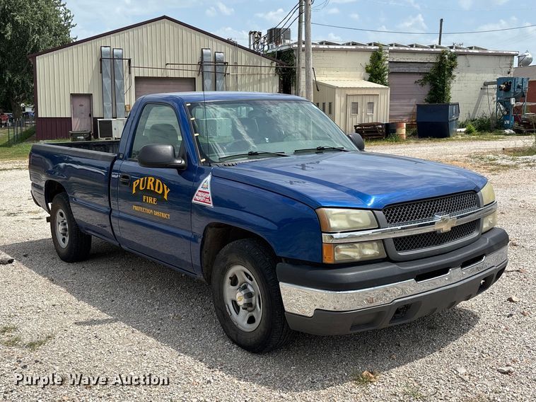 image for item FG0591 2004 Chevrolet Silverado pickup truck