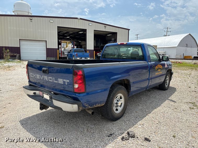 image for item FG0591 2004 Chevrolet Silverado pickup truck