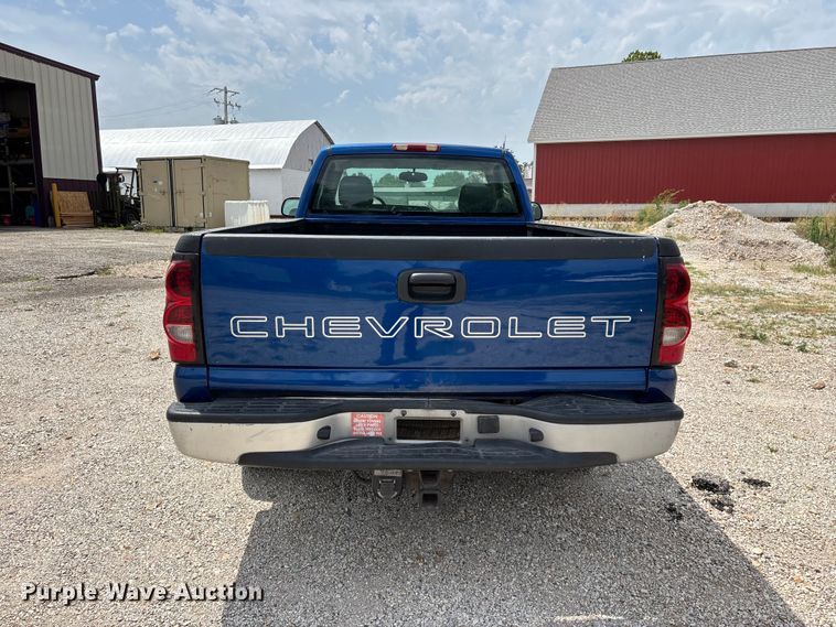 image for item FG0591 2004 Chevrolet Silverado pickup truck