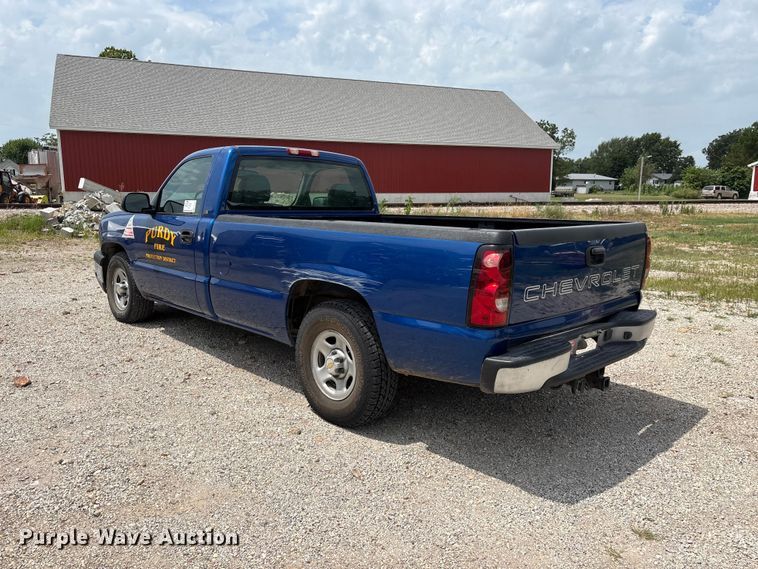 image for item FG0591 2004 Chevrolet Silverado pickup truck