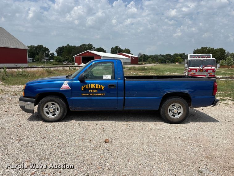image for item FG0591 2004 Chevrolet Silverado pickup truck