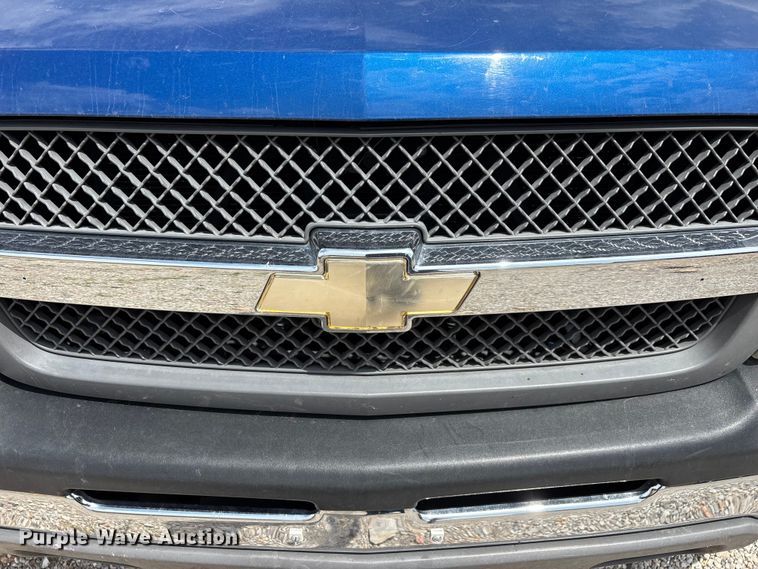 image for item FG0591 2004 Chevrolet Silverado pickup truck