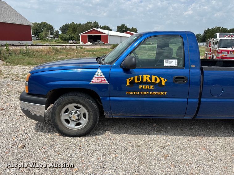 image for item FG0591 2004 Chevrolet Silverado pickup truck