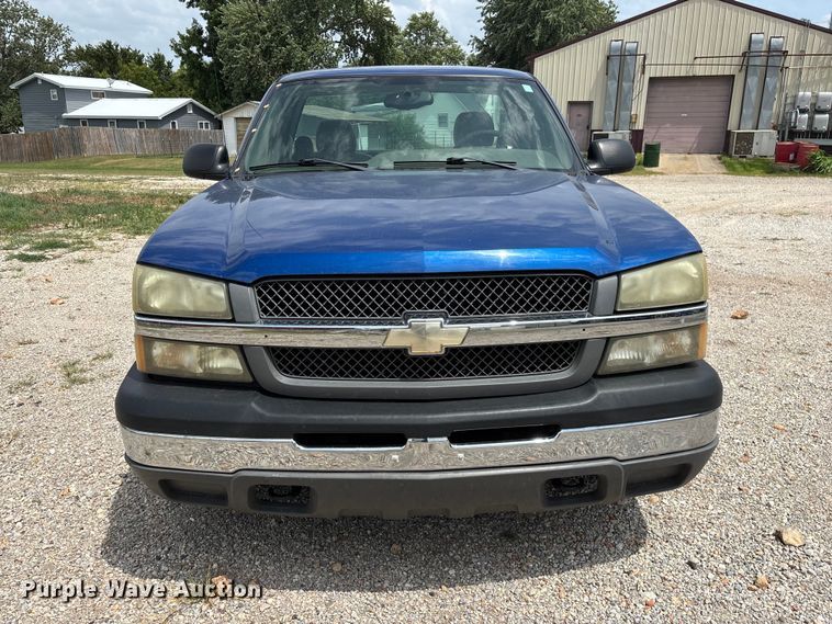 image for item FG0591 2004 Chevrolet Silverado pickup truck