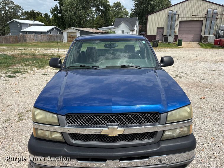 image for item FG0591 2004 Chevrolet Silverado pickup truck