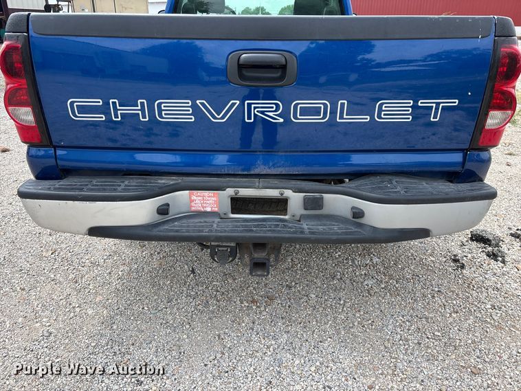 image for item FG0591 2004 Chevrolet Silverado pickup truck