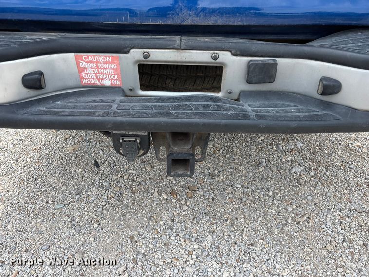 image for item FG0591 2004 Chevrolet Silverado pickup truck