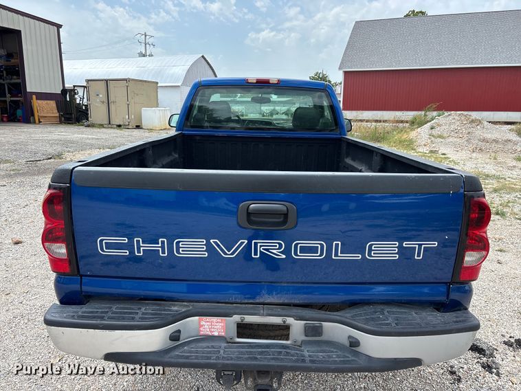 image for item FG0591 2004 Chevrolet Silverado pickup truck