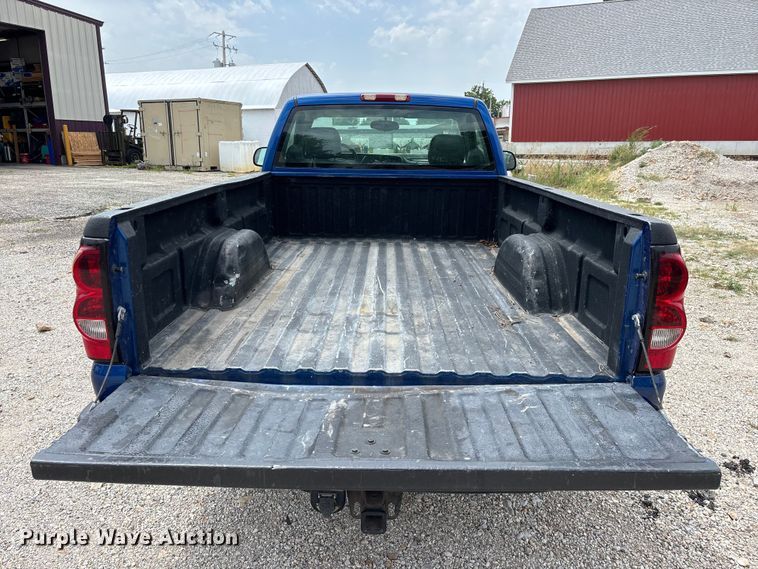image for item FG0591 2004 Chevrolet Silverado pickup truck