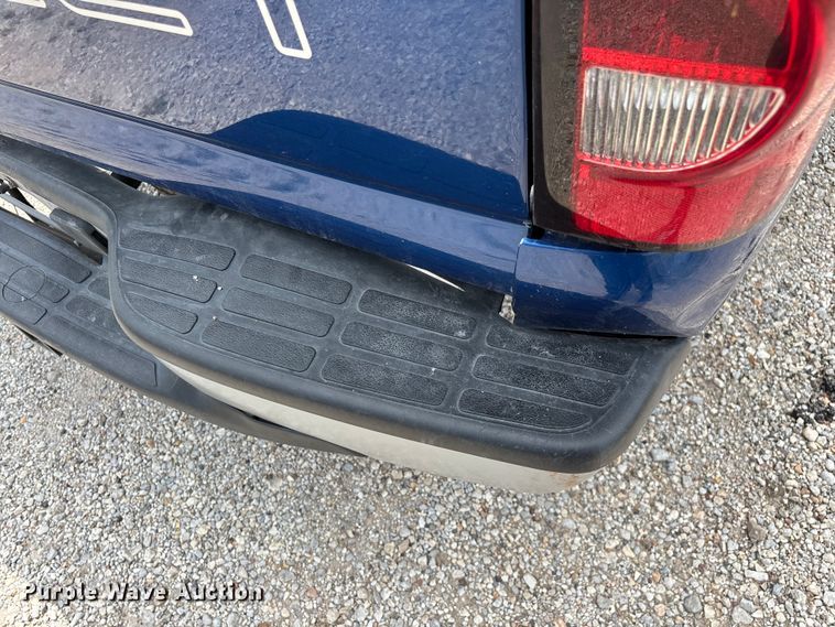 image for item FG0591 2004 Chevrolet Silverado pickup truck