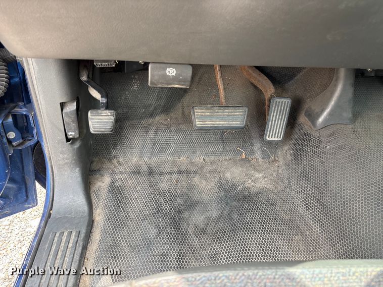 image for item FG0591 2004 Chevrolet Silverado pickup truck