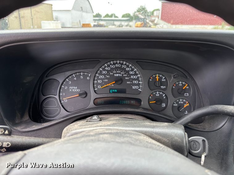 image for item FG0591 2004 Chevrolet Silverado pickup truck