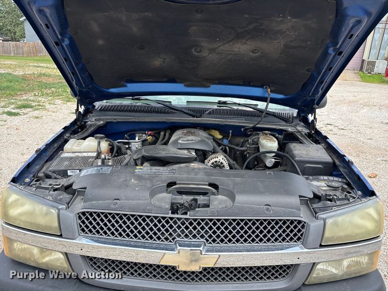 image for item FG0591 2004 Chevrolet Silverado pickup truck
