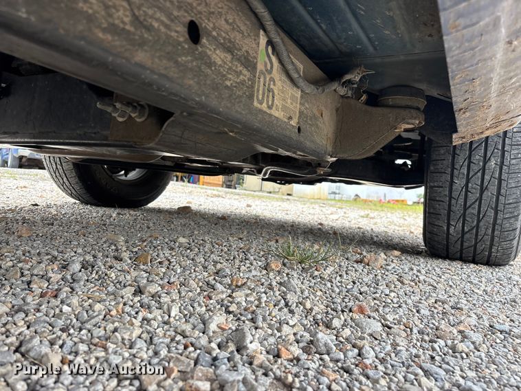 image for item FG0591 2004 Chevrolet Silverado pickup truck
