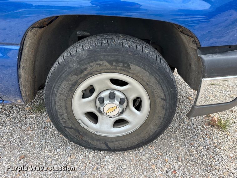 image for item FG0591 2004 Chevrolet Silverado pickup truck