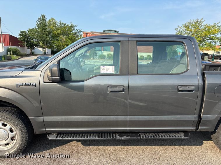 image for item FG0592 2016 Ford F150 XLT Crew Cab pickup truck