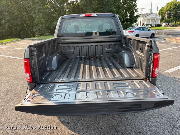 image for item FG0592 2016 Ford F150 XLT Crew Cab pickup truck