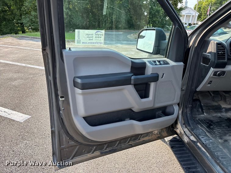 image for item FG0592 2016 Ford F150 XLT Crew Cab pickup truck