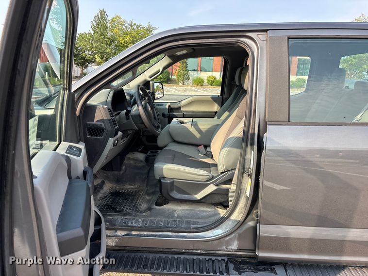 image for item FG0592 2016 Ford F150 XLT Crew Cab pickup truck