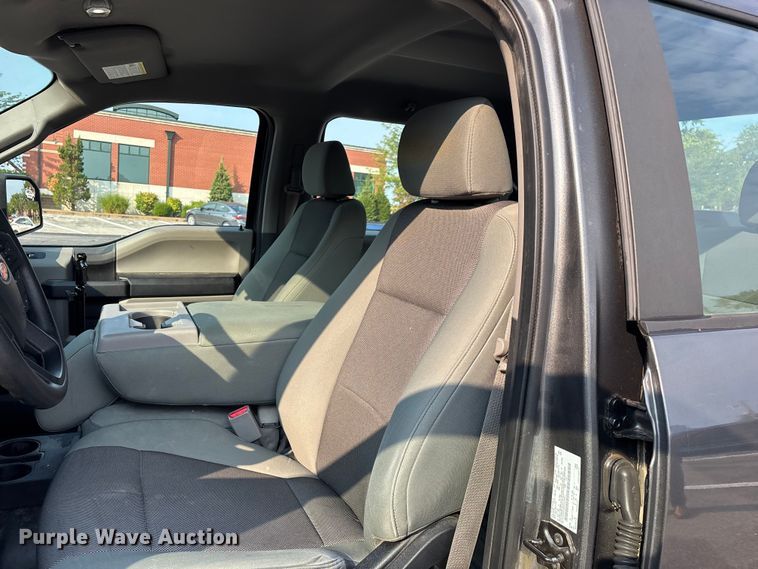 image for item FG0592 2016 Ford F150 XLT Crew Cab pickup truck