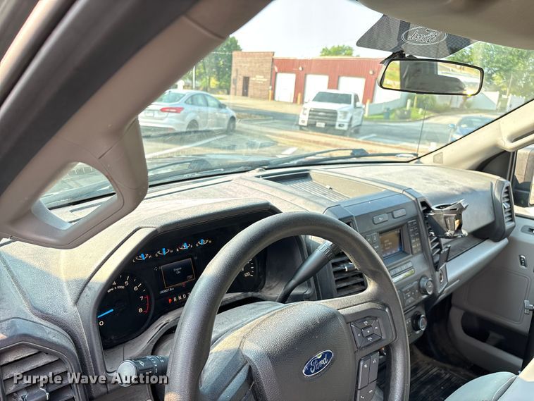 image for item FG0592 2016 Ford F150 XLT Crew Cab pickup truck