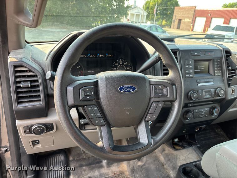 image for item FG0592 2016 Ford F150 XLT Crew Cab pickup truck