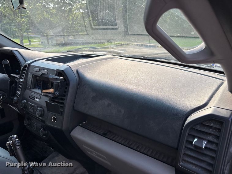 image for item FG0592 2016 Ford F150 XLT Crew Cab pickup truck