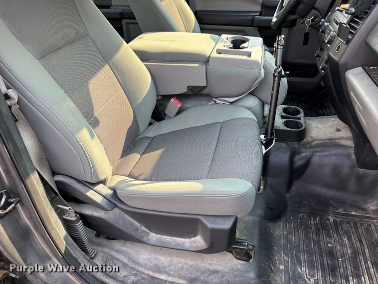 image for item FG0592 2016 Ford F150 XLT Crew Cab pickup truck